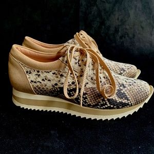 Clorinda Antinori Italian snake pattern athliesure running shoes-39 (US 8) NIB